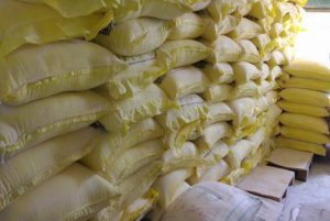 کشف ۲ انبار بزرگ احتکار آرد و مواد غذایی در شیراز