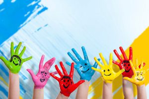 کودکان حاشیه‌نشین یزد صاحب کانکس امید شدند